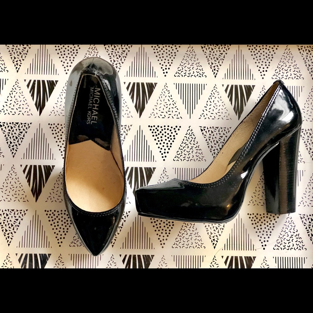 ❌SOLD❌ MICHAEL KORS - Black Patent Block Pump 🖤